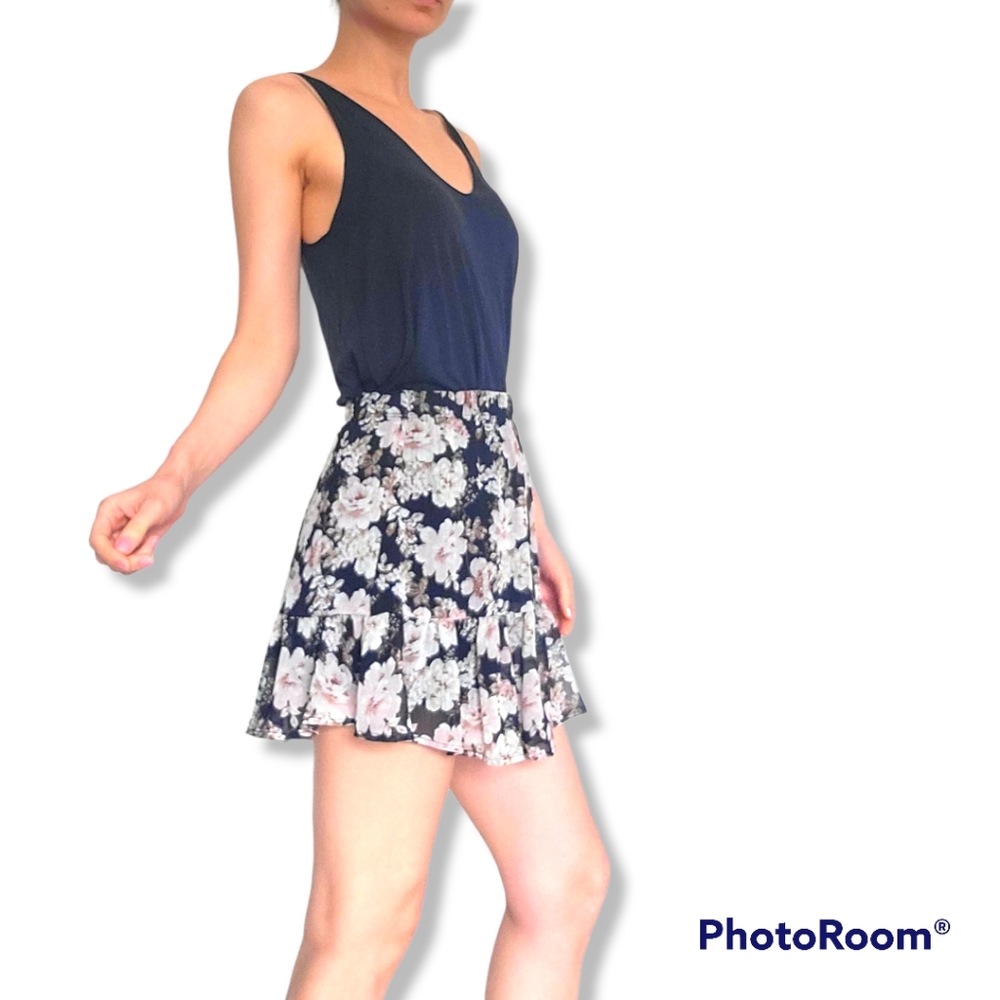 Mini Floral Ruffle skirt Size S
